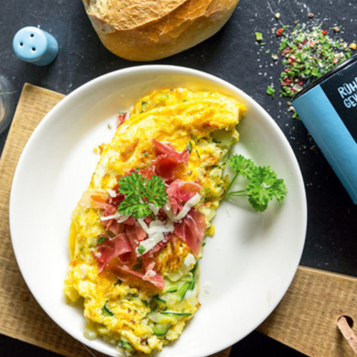 Omelet vegetable with bread(trứng cuộn rau củ,bánh mì)