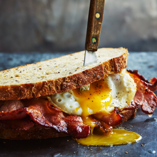 Sandwich bacon ,egg( sandwich ba chỉ ,trứng)