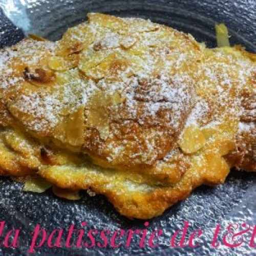 Almond Croissant ( bánh sừng trâu hạnh nhân)